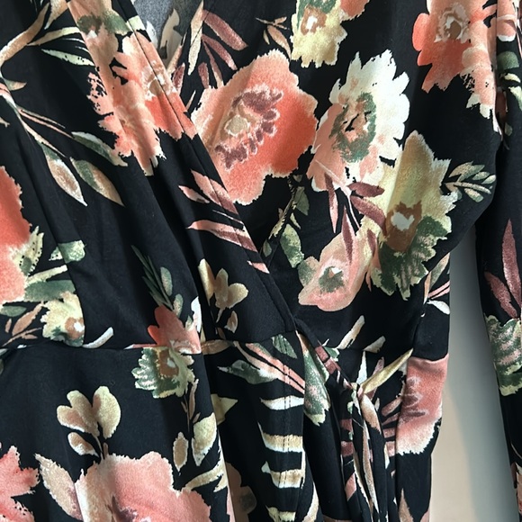 Like new faux wrap long sleeve top - Picture 3 of 5